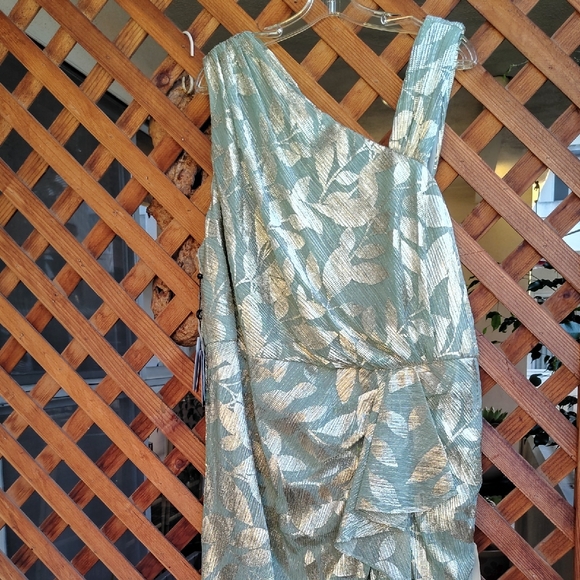 Adrianna Papell Women's Plus Foil Leaf Asymmetric Gown - Green - Size 24 - Sage/Gold